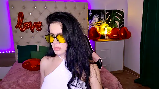 Snapshot of KattieSims chatting on 02/14/25, 10:36 KattieSims online show from 02/14/25, 10:36
