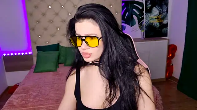 Snapshot of KattieSims chatting on 02/21/25, 06:48 KattieSims online show from 02/21/25, 06:48