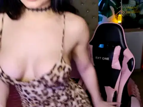 Snapshot of KattieSims chatting on 02/24/25, 01:13 KattieSims online show from 02/24/25, 01:13