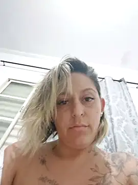 Snapshot of baixinhaloira chatting on 12/22/24, 02:28 baixinhaloira online show from 12/22/24, 02:28