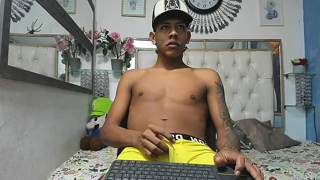 Snapshot of mr_stiven_ chatting on 01/10/25, 04:33 mr stiven online show from 01/10/25, 04:33