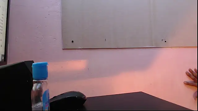 Snapshot of mr_stiven_ chatting on 02/12/25, 03:18 mr stiven online show from 02/12/25, 03:18