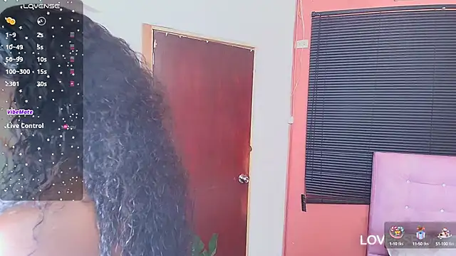 Snapshot of kinkyandsavage chatting on 01/04/25, 07:02 kinkyandsavage online show from 01/04/25, 07:02