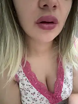 Snapshot of Gamzemm8888 chatting on 01/14/25, 08:04 Gamzemm8888 online show from 01/14/25, 08:04