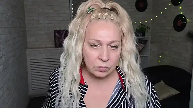 Snapshot of Penelope_Pinky chatting on 01/10/25, 02:13 Penelope Pinky online show from 01/10/25, 02:13