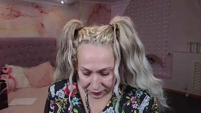 Snapshot of Penelope_Pinky chatting on 01/15/25, 02:13 Penelope Pinky online show from 01/15/25, 02:13