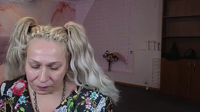 Snapshot of Penelope_Pinky chatting on 01/15/25, 08:16 Penelope Pinky online show from 01/15/25, 08:16