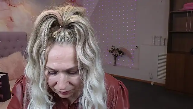 Snapshot of Penelope_Pinky chatting on 01/17/25, 08:44 Penelope Pinky online show from 01/17/25, 08:44