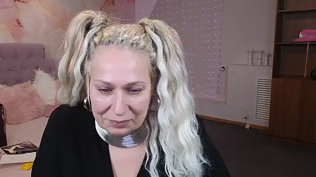 Snapshot of Penelope_Pinky chatting on 01/22/25, 08:06 Penelope Pinky online show from 01/22/25, 08:06