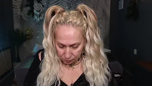 Snapshot of Penelope_Pinky chatting on 01/24/25, 08:00 Penelope Pinky online show from 01/24/25, 08:00