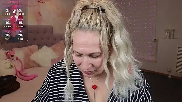 Snapshot of Penelope_Pinky chatting on 02/03/25, 02:24 Penelope Pinky online show from 02/03/25, 02:24