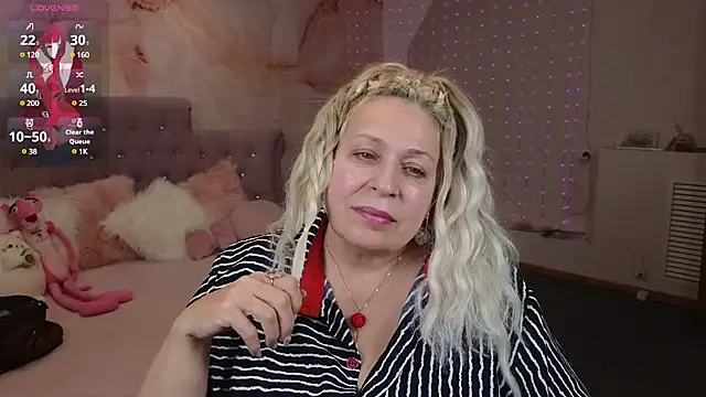 Snapshot of Penelope_Pinky chatting on 02/03/25, 08:35 Penelope Pinky online show from 02/03/25, 08:35