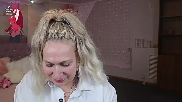 Snapshot of Penelope_Pinky chatting on 02/07/25, 02:15 Penelope Pinky online show from 02/07/25, 02:15