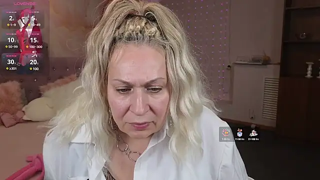 Snapshot of Penelope_Pinky chatting on 02/07/25, 08:20 Penelope Pinky online show from 02/07/25, 08:20