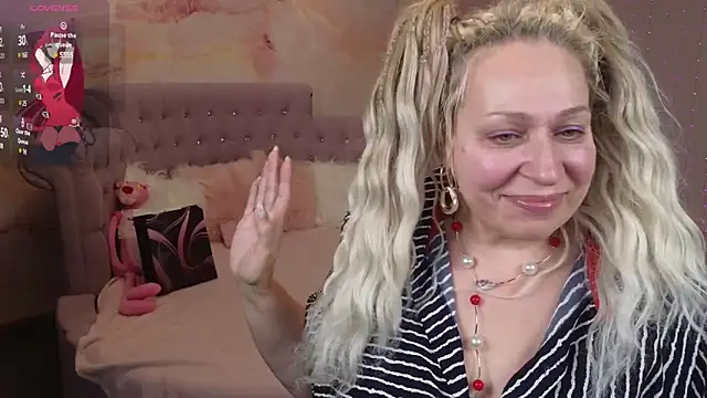 Snapshot of Penelope_Pinky chatting on 02/10/25, 02:26 Penelope Pinky online show from 02/10/25, 02:26