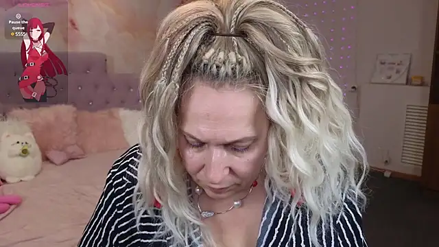 Snapshot of Penelope_Pinky chatting on 02/10/25, 08:31 Penelope Pinky online show from 02/10/25, 08:31