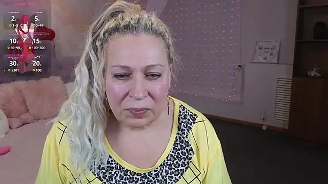 Snapshot of Penelope_Pinky chatting on 02/11/25, 02:35 Penelope Pinky online show from 02/11/25, 02:35