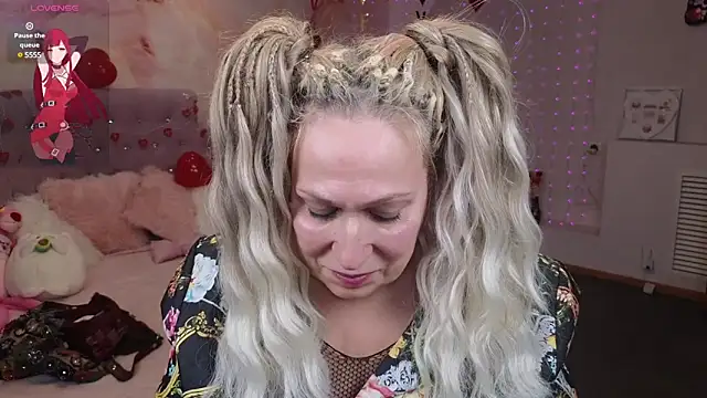 Snapshot of Penelope_Pinky chatting on 02/14/25, 02:33 Penelope Pinky online show from 02/14/25, 02:33