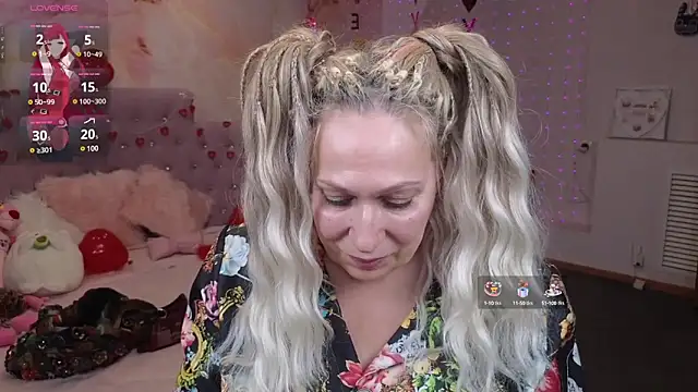 Snapshot of Penelope_Pinky chatting on 02/14/25, 05:36 Penelope Pinky online show from 02/14/25, 05:36