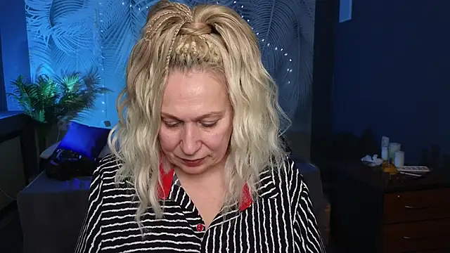 Snapshot of Penelope_Pinky chatting on 02/15/25, 05:39 Penelope Pinky online show from 02/15/25, 05:39