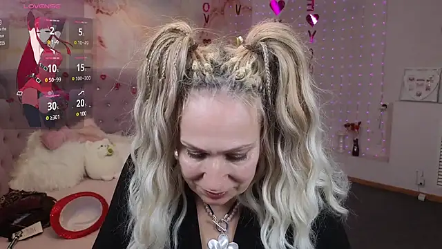 Snapshot of Penelope_Pinky chatting on 02/19/25, 08:41 Penelope Pinky online show from 02/19/25, 08:41