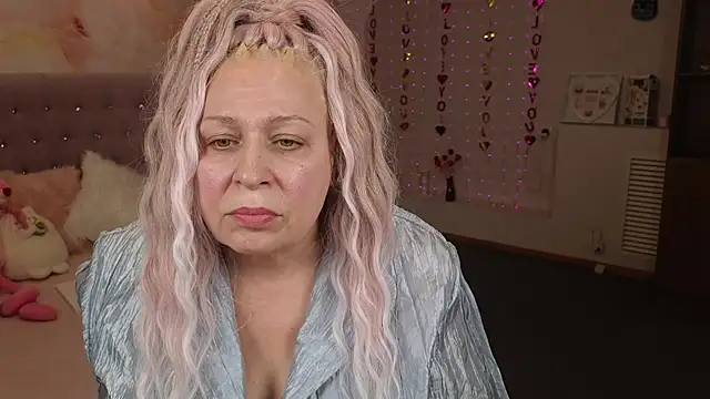 Snapshot of Penelope_Pinky chatting on 02/25/25, 02:33 Penelope Pinky online show from 02/25/25, 02:33