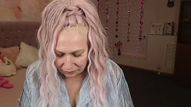 Snapshot of Penelope_Pinky chatting on 02/25/25, 08:41 Penelope Pinky online show from 02/25/25, 08:41