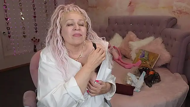 Snapshot of Penelope_Pinky chatting on 03/02/25, 08:40 Penelope Pinky online show from 03/02/25, 08:40