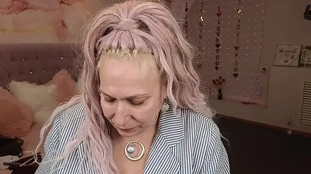 Snapshot of Penelope_Pinky chatting on 03/03/25, 08:32 Penelope Pinky online show from 03/03/25, 08:32