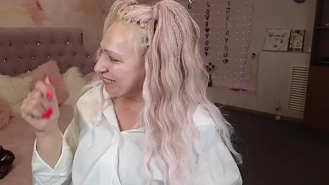 Snapshot of Penelope_Pinky chatting on 03/04/25, 08:38 Penelope Pinky online show from 03/04/25, 08:38