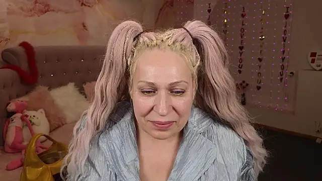 Snapshot of Penelope_Pinky chatting on 03/11/25, 08:53 Penelope Pinky online show from 03/11/25, 08:53