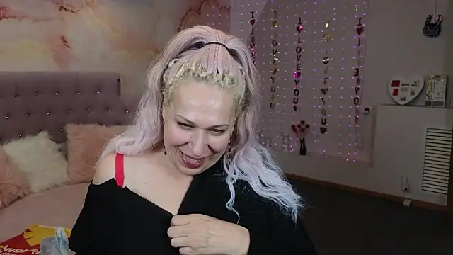 Snapshot of Penelope_Pinky chatting on 03/12/25, 03:18 Penelope Pinky online show from 03/12/25, 03:18