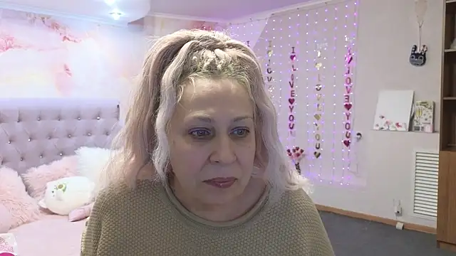 Snapshot of Penelope_Pinky chatting on 03/17/25, 04:19 Penelope Pinky online show from 03/17/25, 04:19