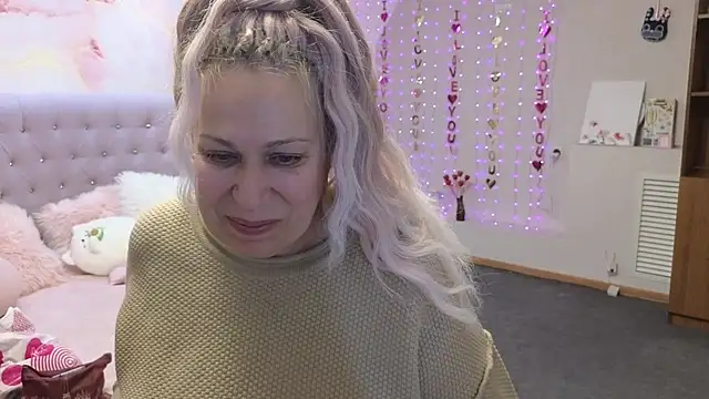 Snapshot of Penelope_Pinky chatting on 03/17/25, 07:24 Penelope Pinky online show from 03/17/25, 07:24