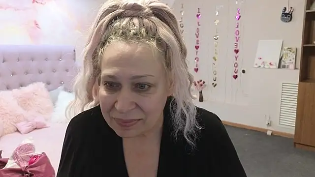 Snapshot of Penelope_Pinky chatting on 03/18/25, 04:37 Penelope Pinky online show from 03/18/25, 04:37