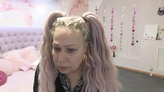 Snapshot of Penelope_Pinky chatting on 03/19/25, 04:03 Penelope Pinky online show from 03/19/25, 04:03