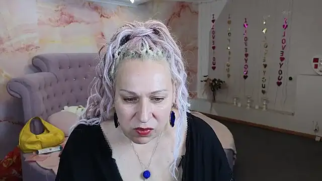 Snapshot of Penelope_Pinky chatting on 09/17/25, 12:18 Penelope Pinky online show from 09/17/25, 12:18