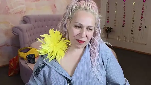 Snapshot of Penelope_Pinky chatting on 09/18/25, 12:07 Penelope Pinky online show from 09/18/25, 12:07