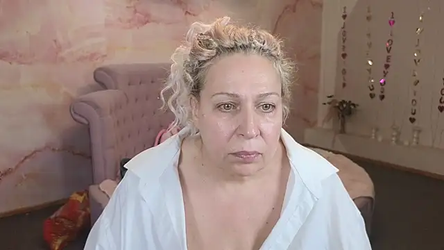 Snapshot of Penelope_Pinky chatting on 10/29/25, 02:30 Penelope Pinky online show from 10/29/25, 02:30