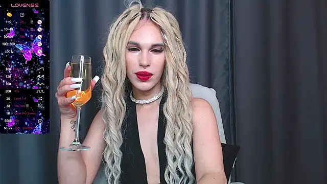 Snapshot of Cassie_Bae chatting on 01/01/25, 01:27 Cassie Bae online show from 01/01/25, 01:27