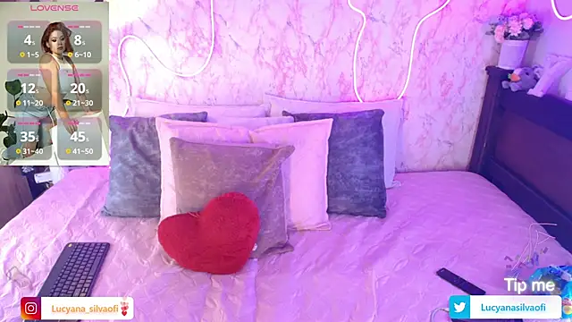 LucyanaSilva online show from 10/11/25, 02:15