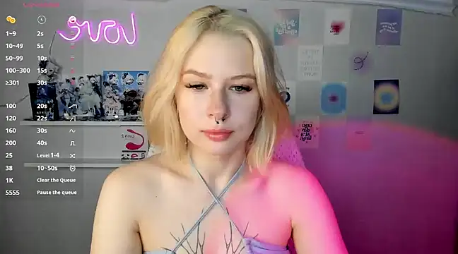 Snapshot of tender_kiitty chatting on 01/02/25, 12:35 tender kiitty online show from 01/02/25, 12:35