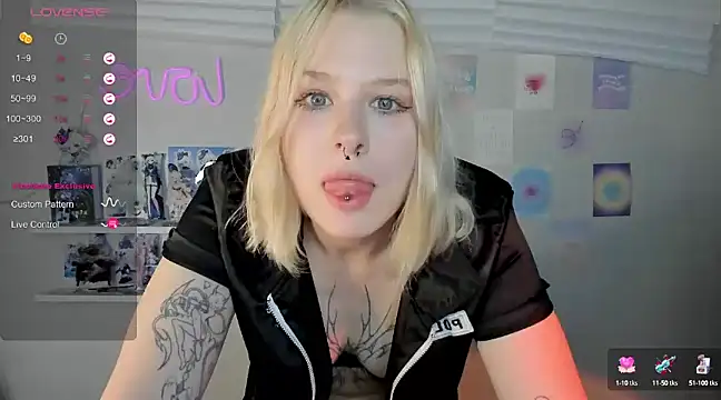 Snapshot of tender_kiitty chatting on 01/18/25, 01:40 tender kiitty online show from 01/18/25, 01:40