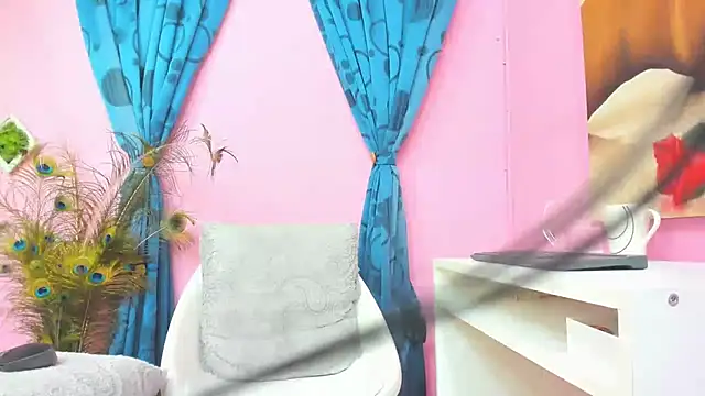 miss--flora online show from 12/15/24, 07:42