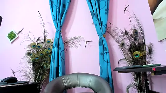 miss--flora online show from 10/22/25, 10:26