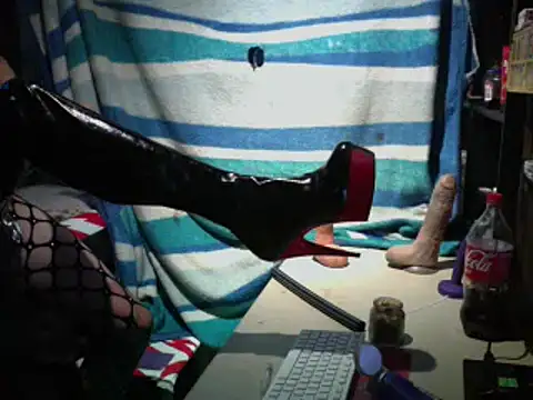 Snapshot of kinkycdslutsv chatting on 12/20/24, 06:02 kinkycdslutsv online show from 12/20/24, 06:02