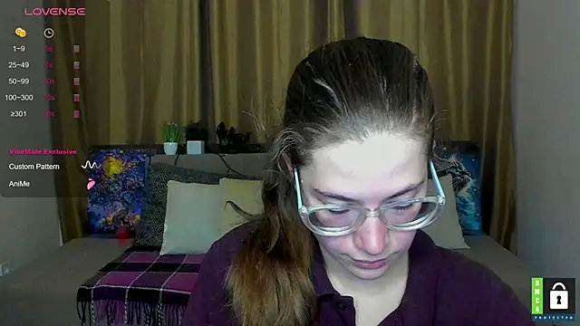 Snapshot of Alicia_redfollow chatting on 10/14/25, 05:25 Alicia redfollow online show from 10/14/25, 05:25