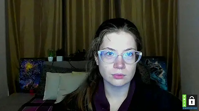 Snapshot of Alicia_redfollow chatting on 10/15/25, 05:24 Alicia redfollow online show from 10/15/25, 05:24