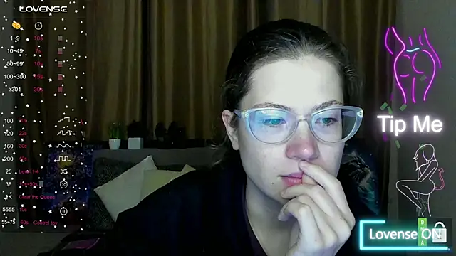 Snapshot of Alicia_redfollow chatting on 10/24/25, 05:04 Alicia redfollow online show from 10/24/25, 05:04