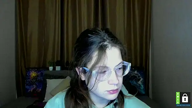 Snapshot of Alicia_redfollow chatting on 10/25/25, 11:07 Alicia redfollow online show from 10/25/25, 11:07